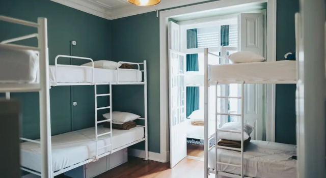 Кровать в общем номере (женский номер) Urban Garden Hostel