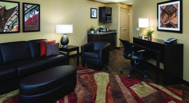ClubHouse Hotel & Suites Fargo, Забронировать Отель Отели Фарго с парковкой, рядом с Медицинский центр Sanford в городе Фарго, Парковка