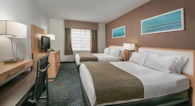 Четырёхместный люкс Holiday Inn Express Hotel & Suites San Antonio - Rivercenter Area by IHG