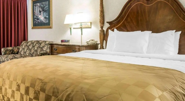 Люкс с видом на озеро Clarion Hotel Mackinaw City Beachfront