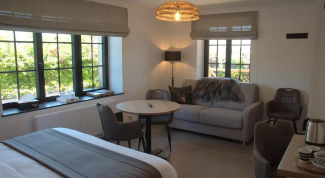 Люкс Logis Hotel Restaurant la Hutte Lurette