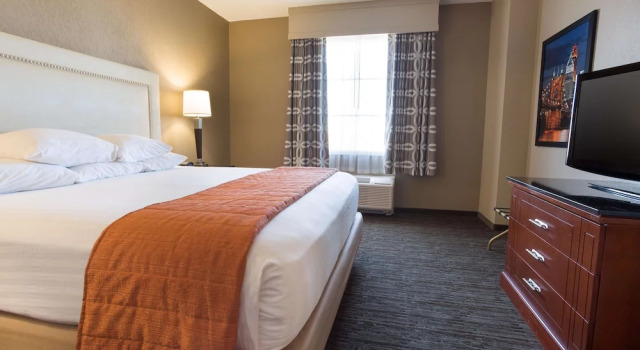 Двухместный номер Standard с 2 комнатами Drury Inn & Suites Cincinnati Sharonville