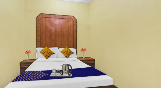 Spot On 91284 Ambica Lodge