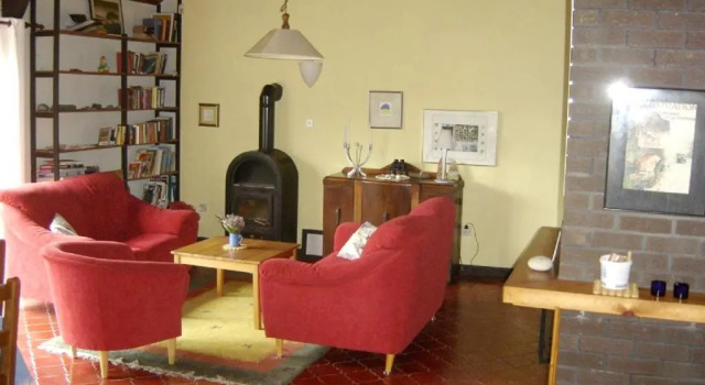 Charming House in Laghy with Garden, Prenota Hotel Laghy 