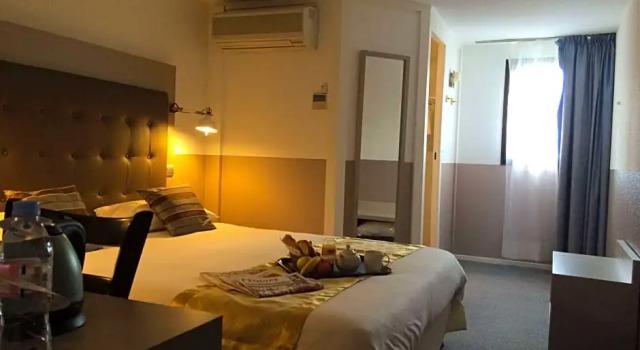 Четырёхместный номер Standard Kyriad Argenteuil