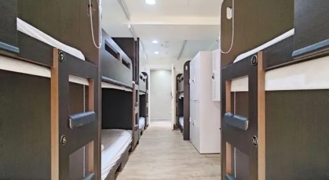 Bed in slaapzaal (slaapzaal voor mannen) Happiness Meworld