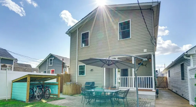 Коттедж The 1818 Home w/ Porch & Grill - 1 Mi to Beach!
