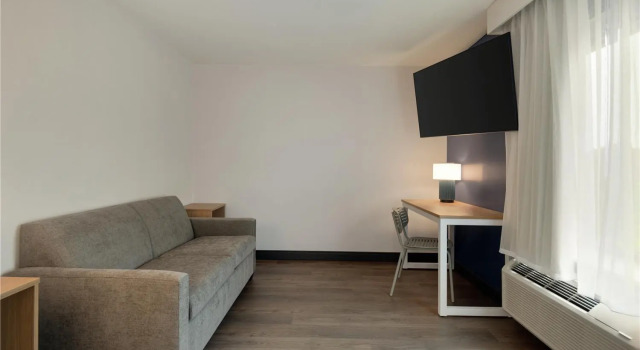 Четырёхместный люкс Spark by Hilton Woburn Boston