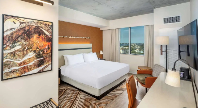 Номер Standard Hotel Melby Downtown Melbourne Tapestry Collection By Hilton
