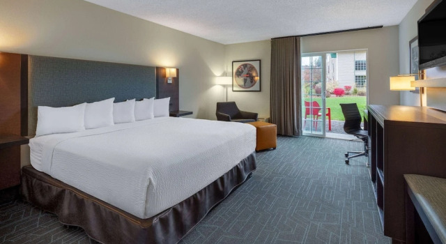Двухместный номер с видом на внутренний двор Ramada by Wyndham Spokane Airport