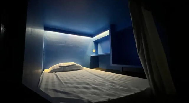 Кровать в общем номере Central Pod Capsule Hostel