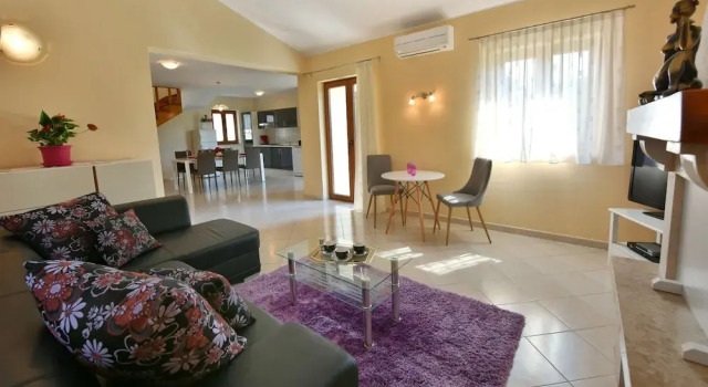 Villa 376