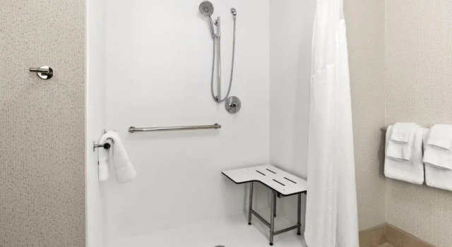 Двухместный люкс Holiday Inn Express & Suites Suisun City by IHG