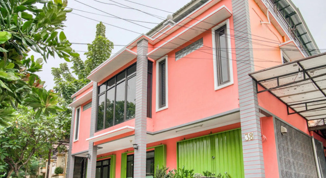 RedDoorz near Taman Mini Jakarta