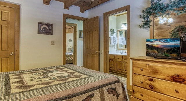 ER254 - Hibernation Hideaway Great Location - Close To Town! 5 Bedroom Cabin by RedAwning, Забронировать Дом для отпуска Виллы Пиджен-Фордж, рядом с Развлекательный центр Lazer Port, Вилла