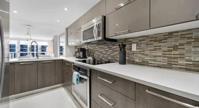 Апартаменты Deluxe c 1 комнатой с балконом и с видом на залив StayCozy Apartments at The Grand