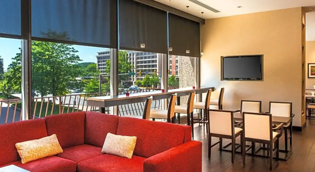 Двухместный полулюкс c 1 комнатой AC Hotel by Marriott Arlington National Landing