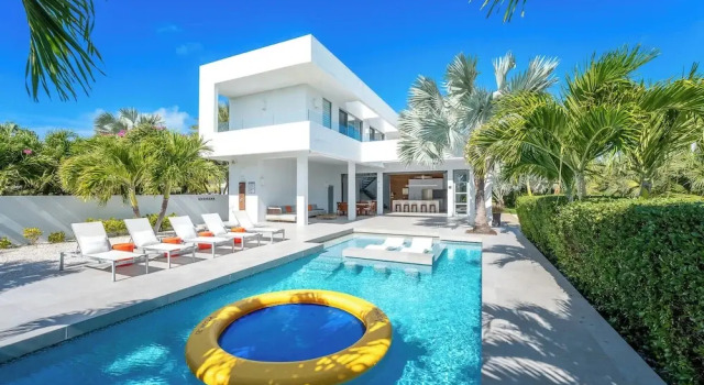 Vacation Villa, Oceanview and Hotel Amenities v1