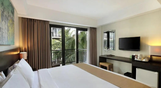 Двухместный номер Standard с видом на бассейн Rofa Kuta Hotel - CHSE Certified