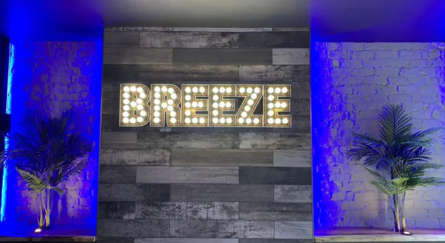 BREEZE SUITES - LUXURY GROUP ACCOM - SLEEPS 19, Забронировать Отель Отели Блэкпул с парковкой, рядом с Конференц-центр Winter Gardens, Парковка