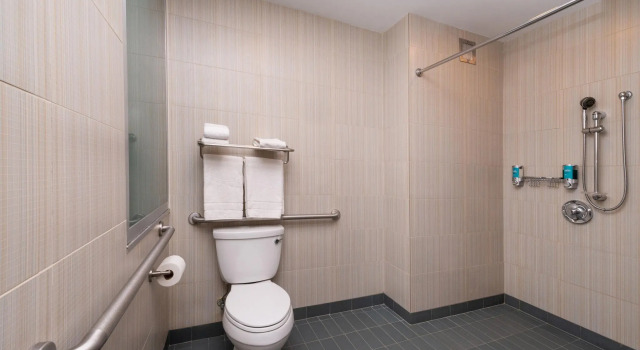 Четырёхместный номер Standard Aloft by Marriott Lexington