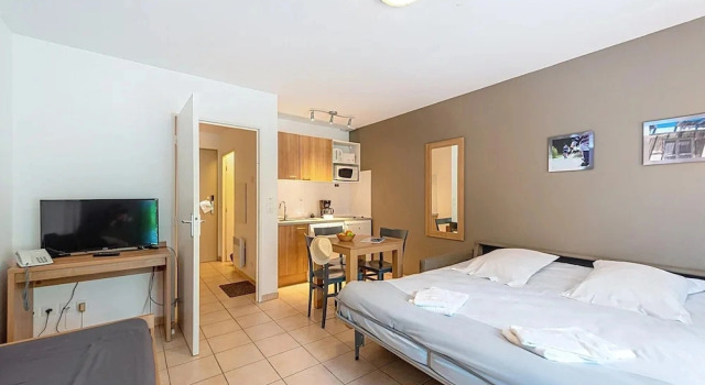 3-guest Apartment With Terrace in Saumur