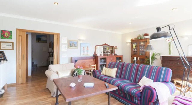 Luring Holiday Home in Girona With Swimming Pool