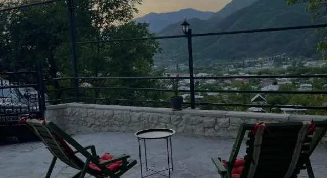 View Racha, Rezervasyon Otel Ambrolauri otoparklı oteller, Otopark