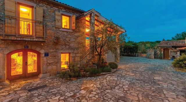 Nice Home in Malinska With Outdoor Swimming Pool, Wifi and 3 Bedrooms, Varaa Hotelli Hotellit Kvarner Islands uima-altaalla, Uima-allas