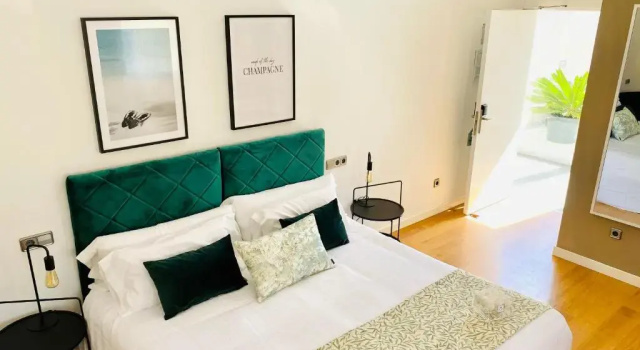 Полулюкс Hotel Carbonell