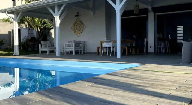 VOIR com 5 étoiles airb, Villa Zolenzo, la tête dans les montagnes, 10 pers, Réserver Villa Cottages à Basse-Terre, Cottage