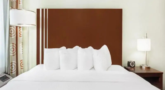 Camera quadrupla Ramada by Wyndham Carlyle