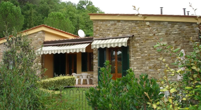 Appartamenti Avanella a 150 mt dalla piscina 150 mt from swimming pool, Buchen Sie Villa Hotels in Elsa-Tal mit Parkplatz, Parkplätze