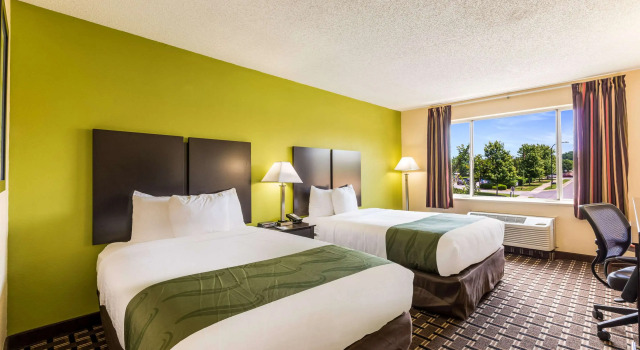 Четырёхместный номер Standard Quality Inn Huntersville near Lake Norman