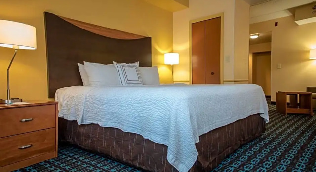 Четырёхместная студия Fairfield Inn & Suites by Marriott Knoxville/East