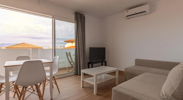 LA MERCED Penthouse 1BR 1BT Private Terrace, Забронировать Отель Малага Коста-дель-Соль, рядом с Музей Кармен Тиссен