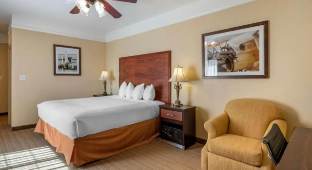 Номер Standard Best Western Plus Monica Royale Inn & Suites