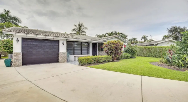 Furnished Patio + Gas Grill: Deerfield Beach Home, Забронировать Дом для отпуска Коттеджи Дирфилд-Бич, Коттедж