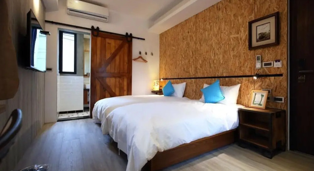 Двухместный номер Comfort с балконом и с видом на горы MIDORI Hostel