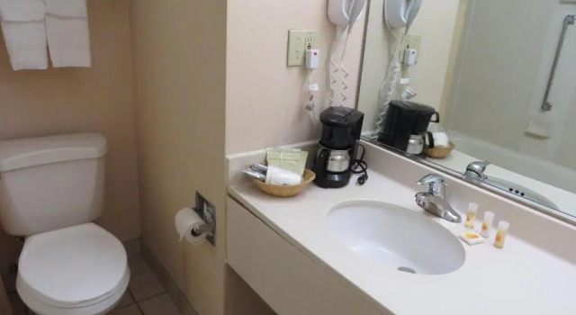 Номер Days Inn by Wyndham Columbus Airport