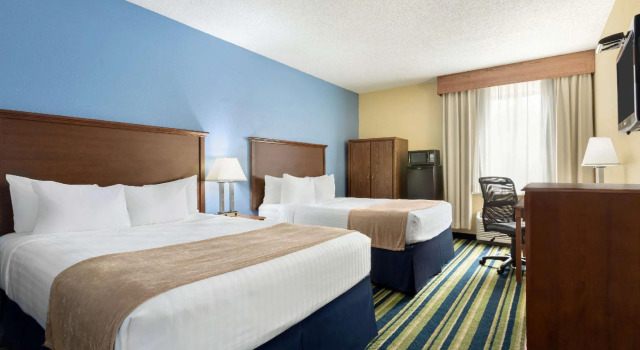 Четырёхместный номер Standard Days Inn by Wyndham Fargo - West Acres