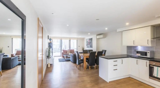 Lovely 2 Bed 2 Bath Apartment Central London, Varaa Huoneisto Asunnot kohteessa Merseyside, Huoneisto