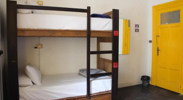 Postel ve společném pokoji pro ženy Ithaka Hostel