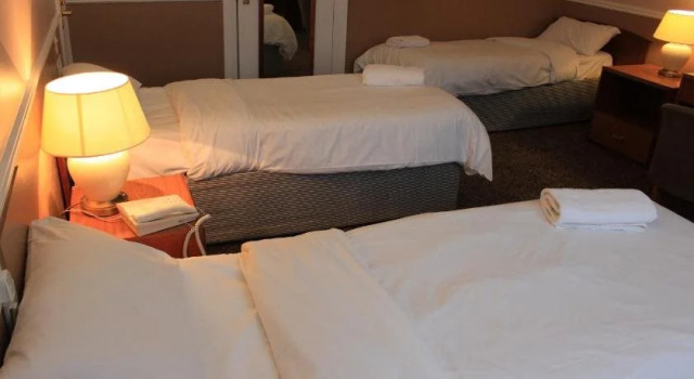 Pines Hotel Luton Airport, Забронировать Отель Отели Лутон с парковкой, рядом с Luton Town Football Club, Парковка