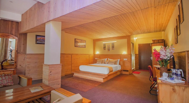 Люкс с балконом Mount Queens Hill Resort & Spa