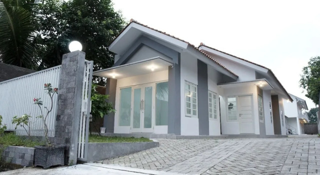 Djuragan Kamar Nogotirto