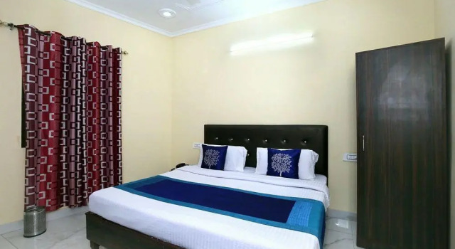 OYO 10261 Hotel Sunrise