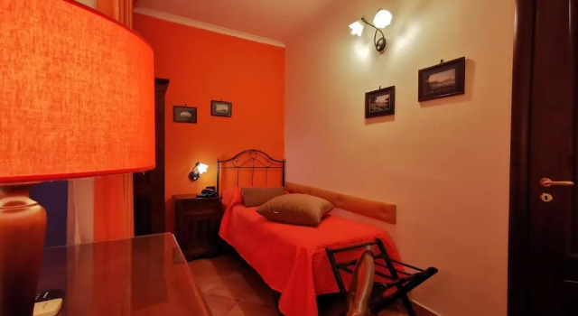Одноместный номер Standard Hotel Neapolis