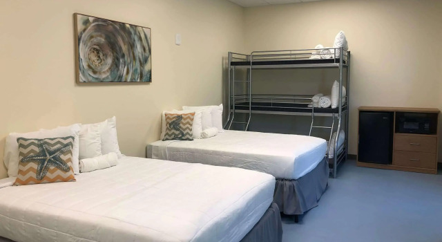 Travelodge by Wyndham Panama City Beach / Beachfront, Varaa Hotelli Hotellit Panhandle Florida uima-altaalla, Uima-allas