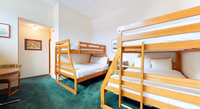 Summit 32 2 Bedrooms 2 Bathrooms Condo, Varaa Huoneisto Hotellit Mammoth uima-altaalla, Uima-allas